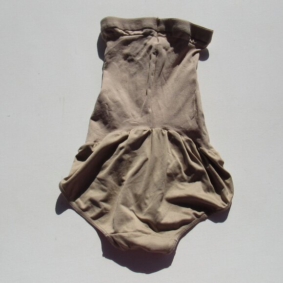 Assets Red Hot Label by Spanx High-Waisted Tan/Beige Brief Panty Shapewear Size2 - Picture 2 of 13